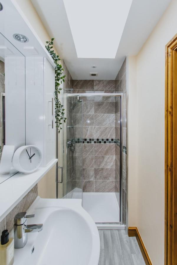 Spacious 2Nd Floor Apartment - King Size Bed & Free Parking Nottingham Dış mekan fotoğraf